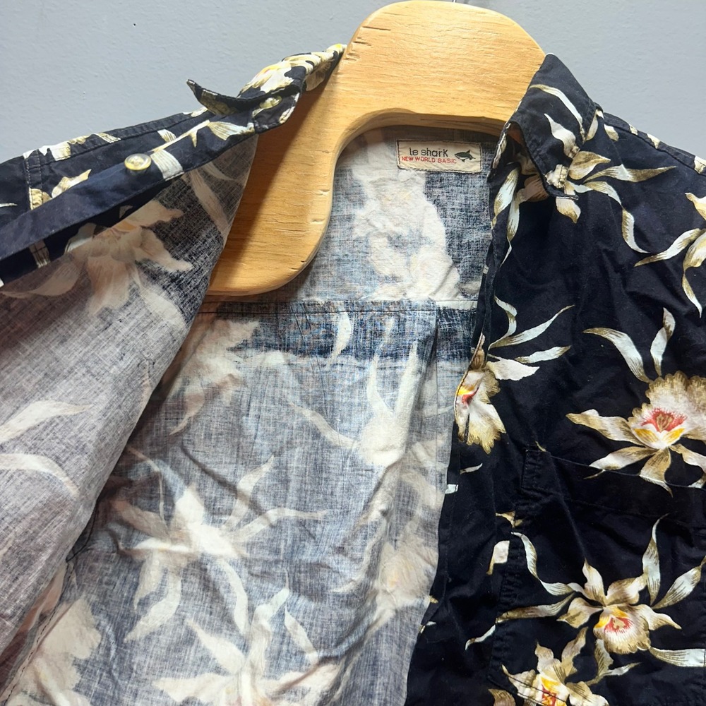 Le Shark Hawaiian Shirt Mens Medium Black Floral Aloha Button Up Cotton Tropical - Picture 4 of 11